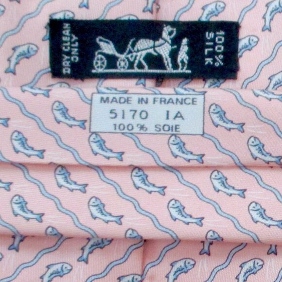 100% REAL HERMES TIE ~ PINK w WHIMSICAL SALMON FISH SWIMMING UPSTREAM WAVES XL - Picture 2 of 4